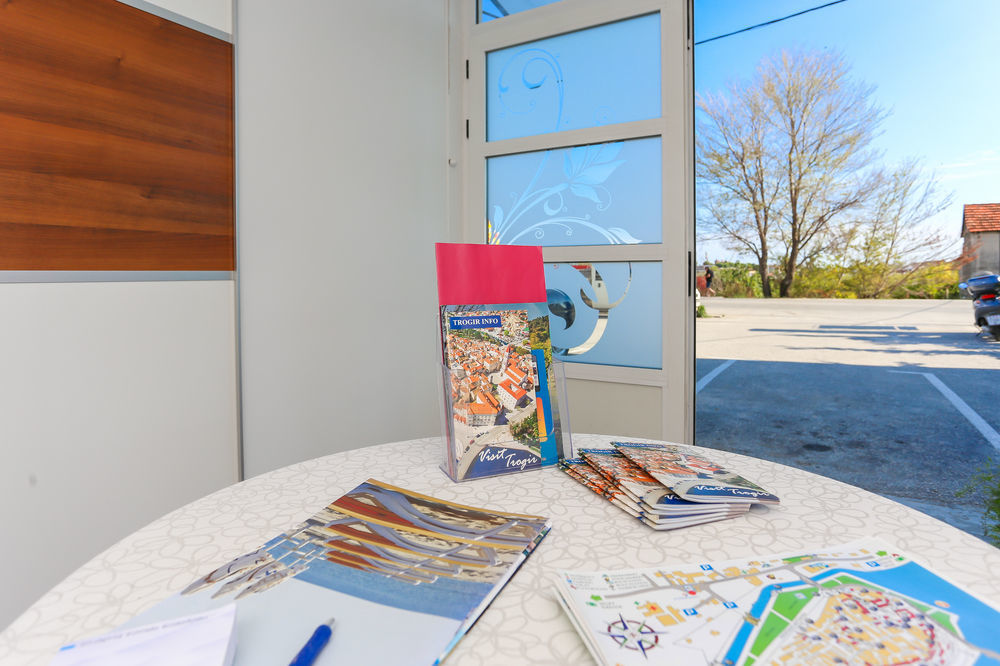 Apartments & Rooms Buble Trogir Buitenkant foto