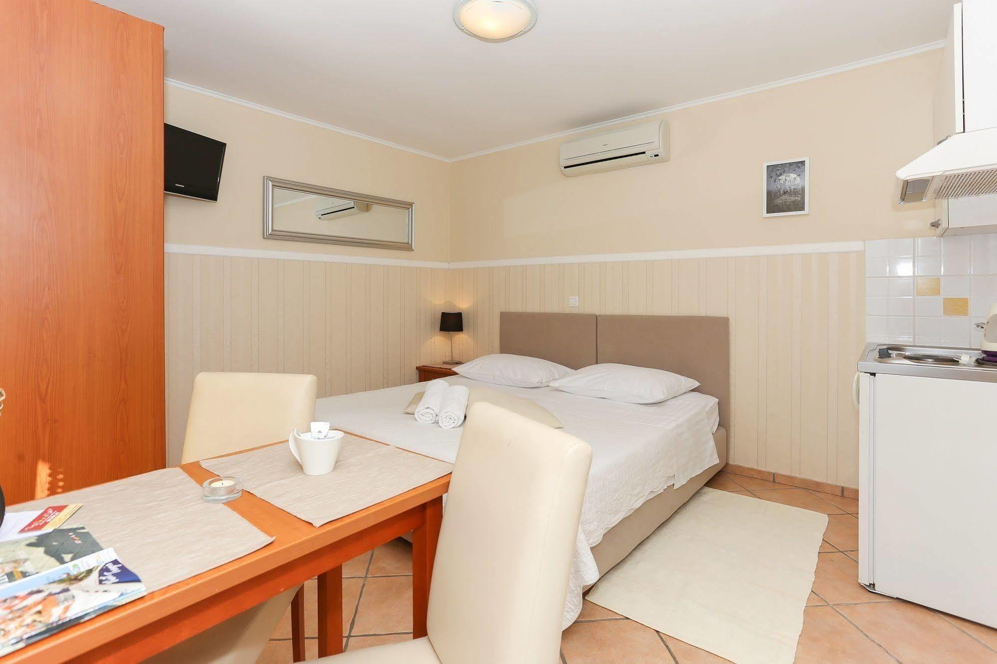 Apartments & Rooms Buble Trogir Buitenkant foto
