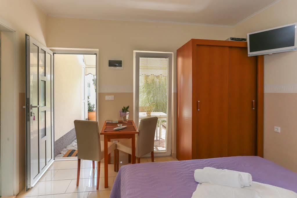 Apartments & Rooms Buble Trogir Buitenkant foto